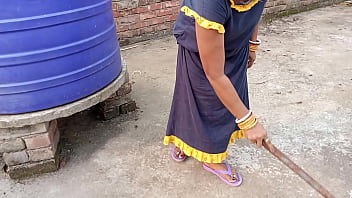 Horny Bengali bhabhi shows big ass in public MMS